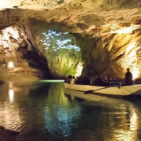 Typique Proche Crans Montana Alpehytte