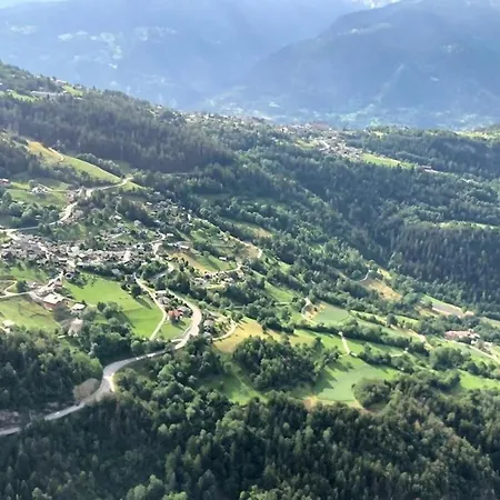 Typique Proche Crans Montana シャレー *