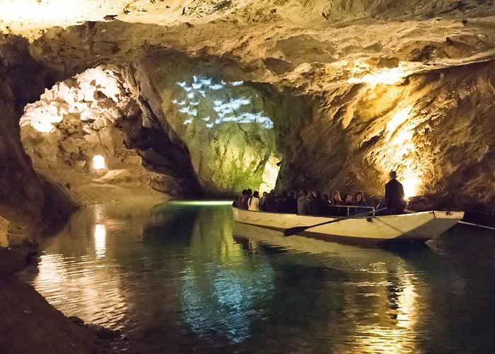 Typique Proche Crans Montana شاليه