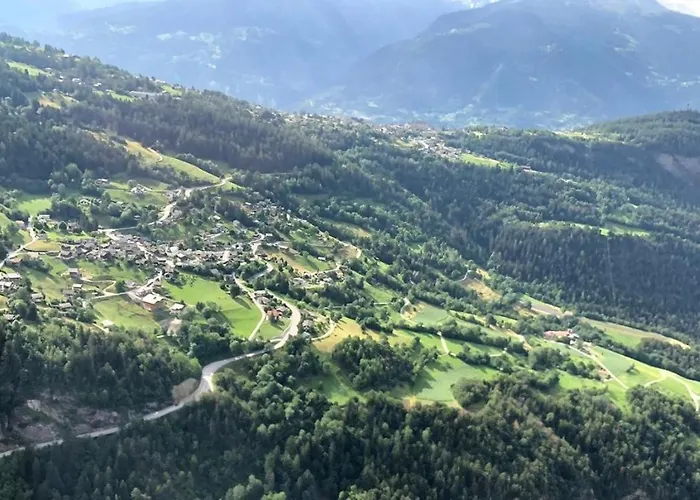 Typique Proche Crans Montana شاليه *