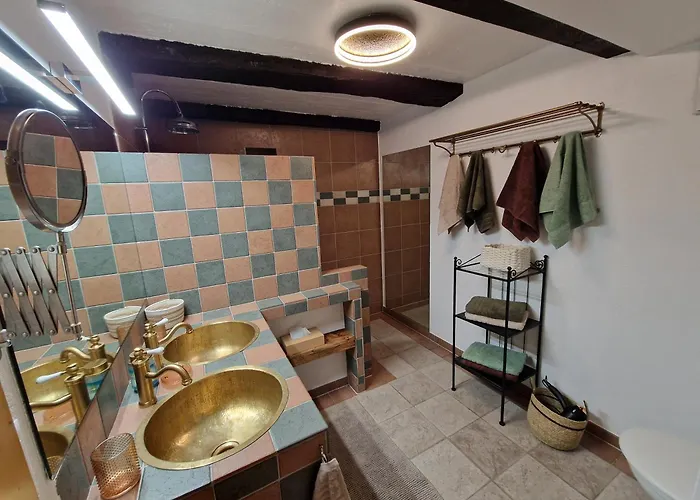 Typique Proche Crans Montana شاليه *