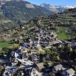 Typique Proche Crans Montana شاليه *